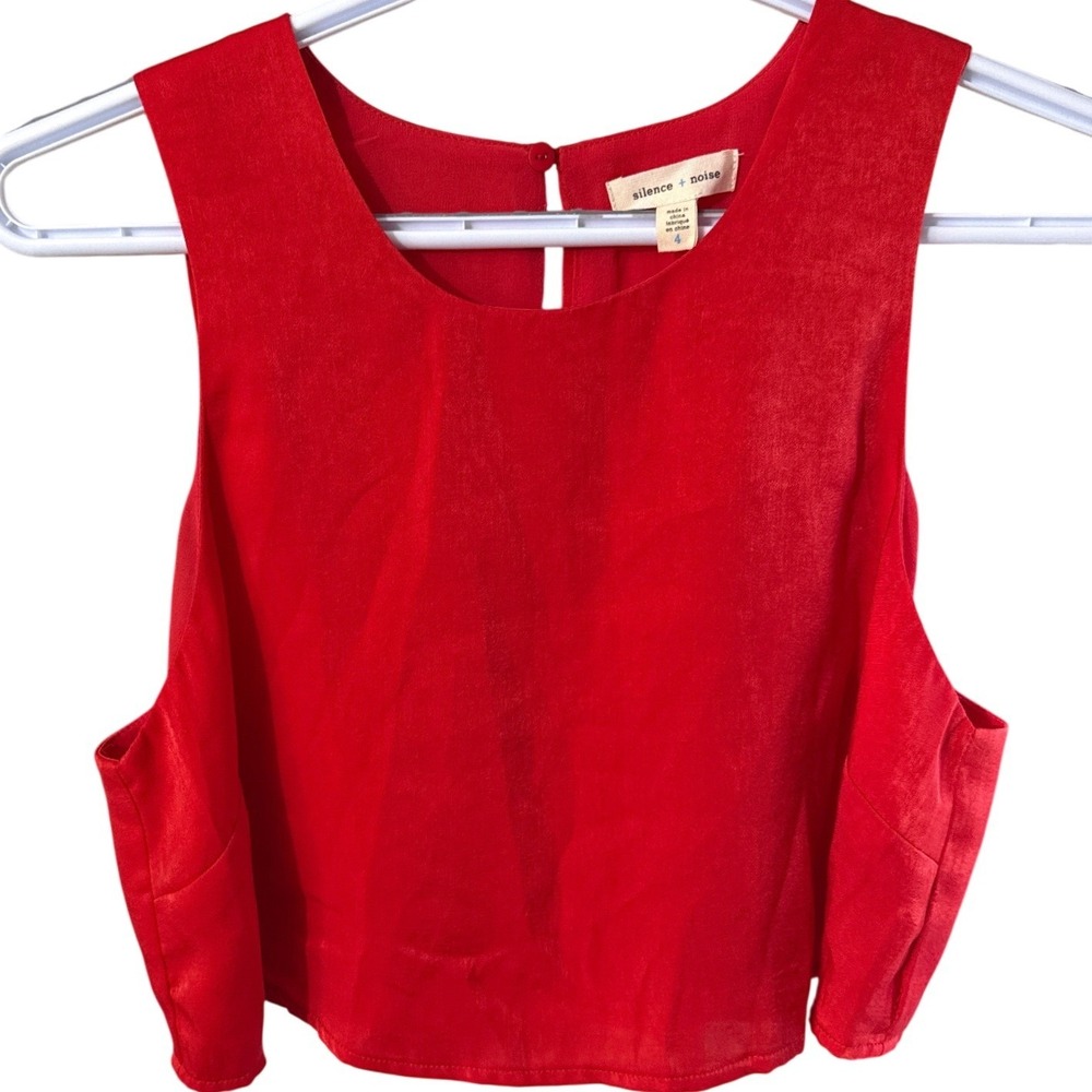 Silence + Noise Urban Outfitters Red Satin Crop Top Sleeveless Size 4 NWT